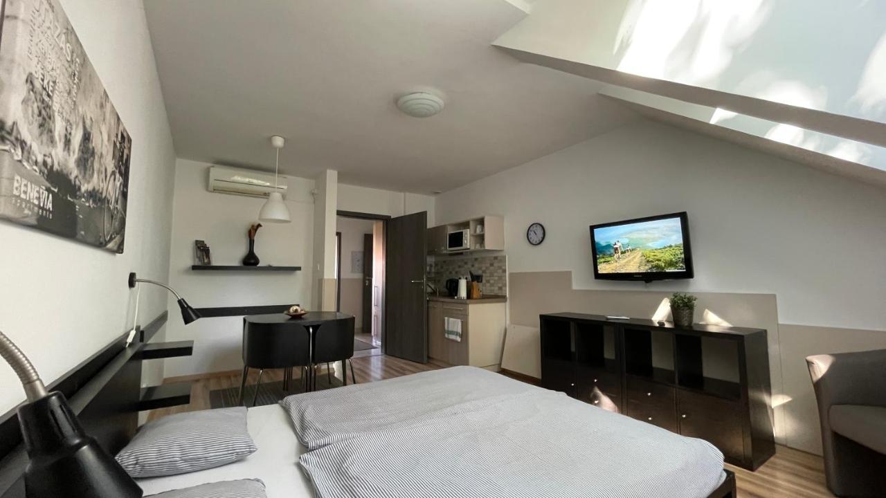 Benevia Apartments 페치 외부 사진