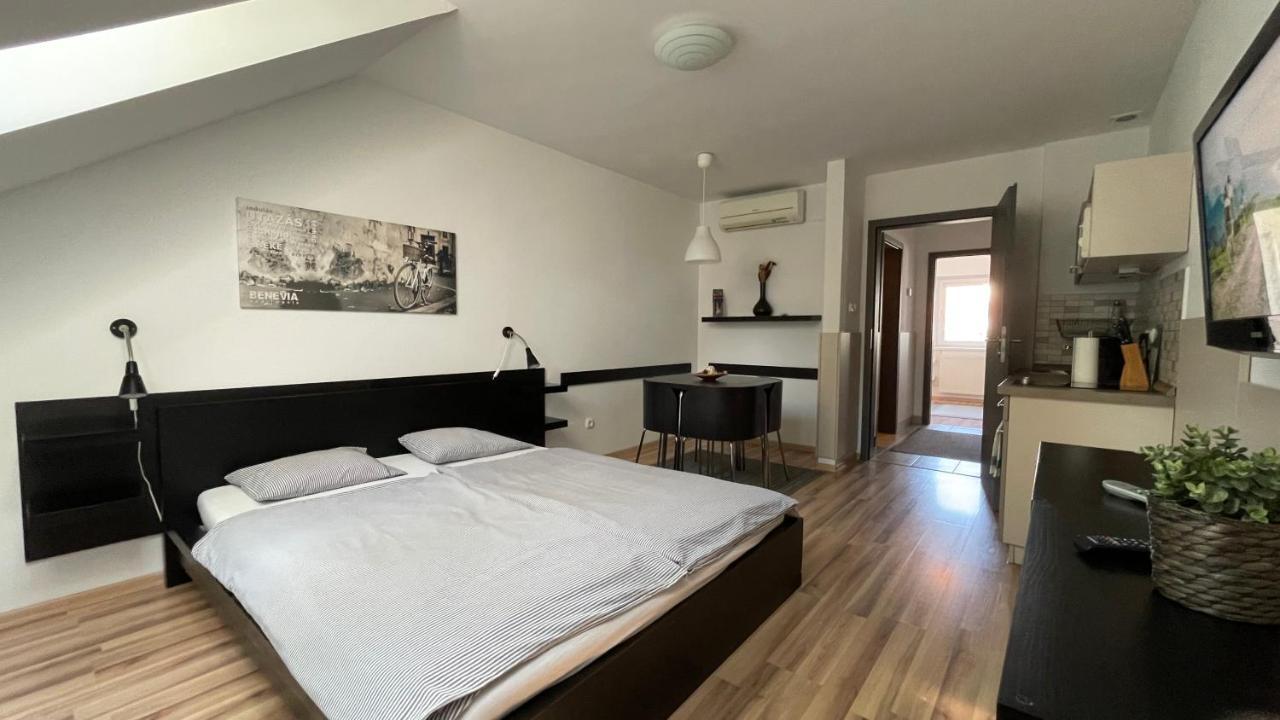 Benevia Apartments 페치 외부 사진